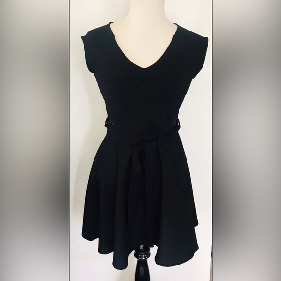 Monteau solid black mini dress in size M - Picture 2 of 10